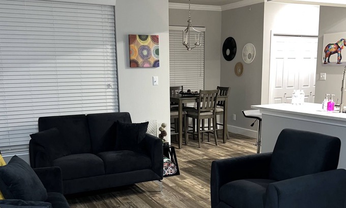Friendswood Apartamento | ✨Luxurious Stylish Spacious 2bdrm✨Near plenty shopping and mall
