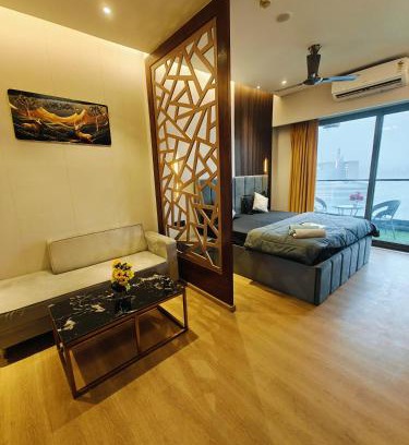 Greater Noida Apartamento | Luxurious suite with City view