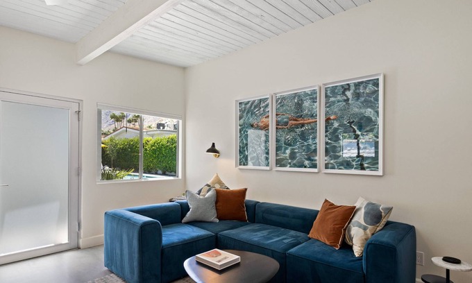 Historic Tennis Club Condominio | Luxurious Tennis Club Bungalow 3 with Mountain Views and Walks to Downtown Palm Springs!
