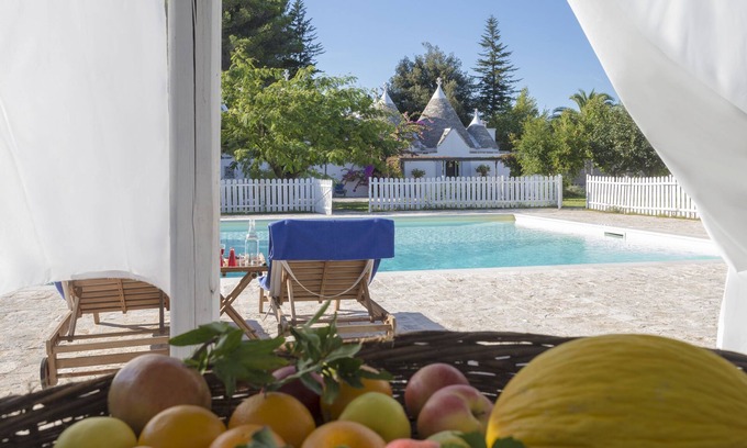 Martina Franca Villa | Trullo de lujo con gran piscina y jardín. Buena ubicación.