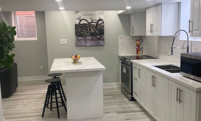 Brampton Apartamento | Luxurious & upscale basement apartment