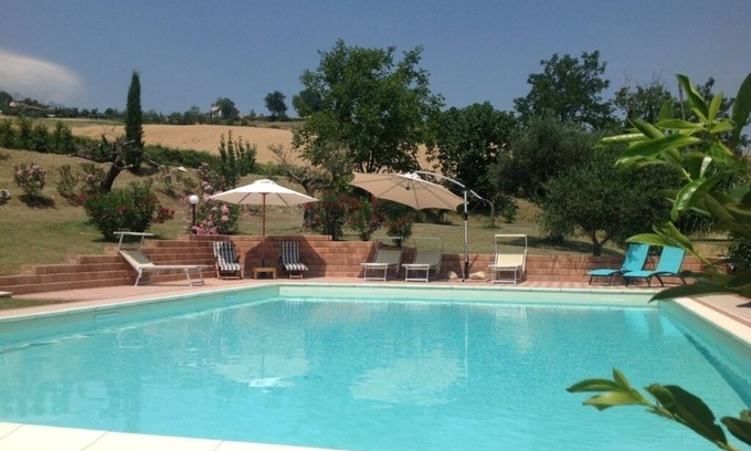 Villa Celiera Apartamento | Luxurious vacation apartment with pool in the Gran Sasso National Park