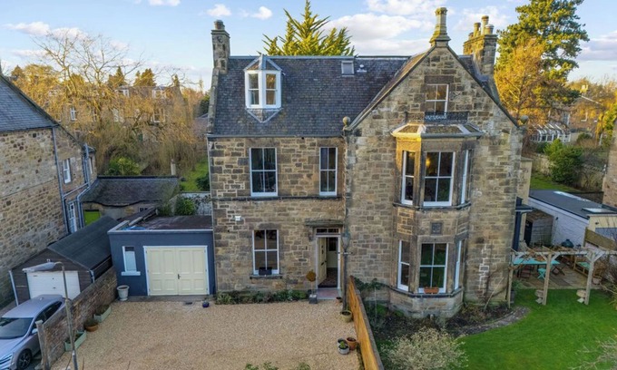Eskbank Casa | Encantadora casa familiar victoriana en un frondoso suburbio, cerca de Edimburgo, capacidad para 11