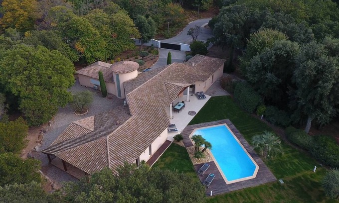 Saint-Raphael Casa | Beautiful Villa in Residential Park Safe