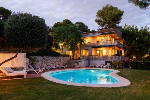 Cap de Salou Villa | Luxurious Villa La Paz: Beach, Port Aventura Golf