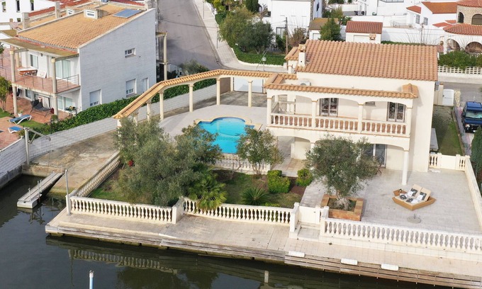 Santa Margarida Villa | LUJOSA VILLA DE 300 M2 FRENTE AL MAR EN LA COSTA BRAVA