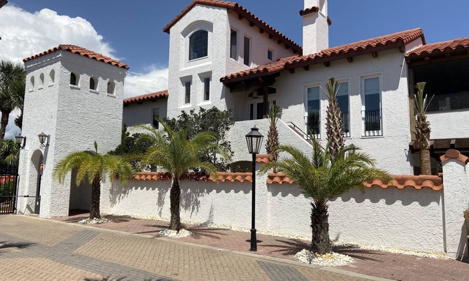 Dune Allen Beach Casa | Lujosa Villa Blanco 30A en Vizcaya con playa privada!