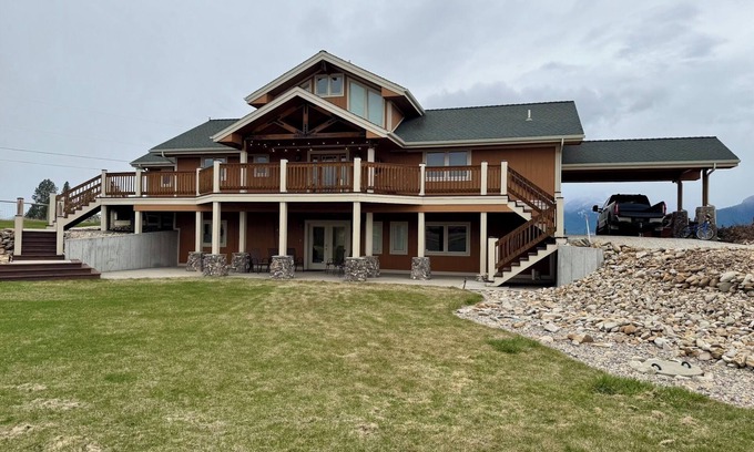 Stevensville Casa | Luxurious Walkout Basement, 2 Suites, Kitchen & Scenic Views in Stevensville MT