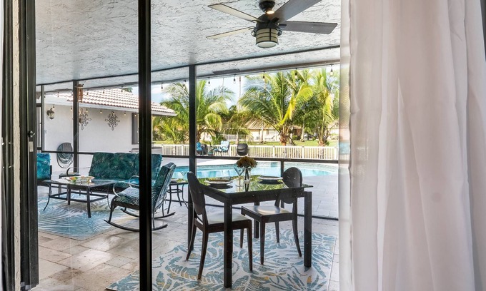 Coral Springs Casa | Luxurious Waterfront Home with Private Pool, Modern Kitchen, Near Shopping and South Florida Beaches