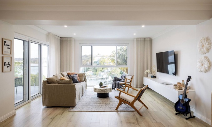 Oatley Casa | Luxurious Waterfront Retreat with Tennis Court
