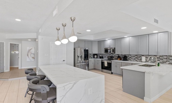 The Islands Casa | Luxurious Waterfront Townhouse in The Islands – Fully Remodeled!