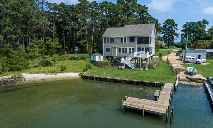 Deltaville Casa | Luxurious Waterfront Paradise with gorgeous water views& private deck 4bd/3bath