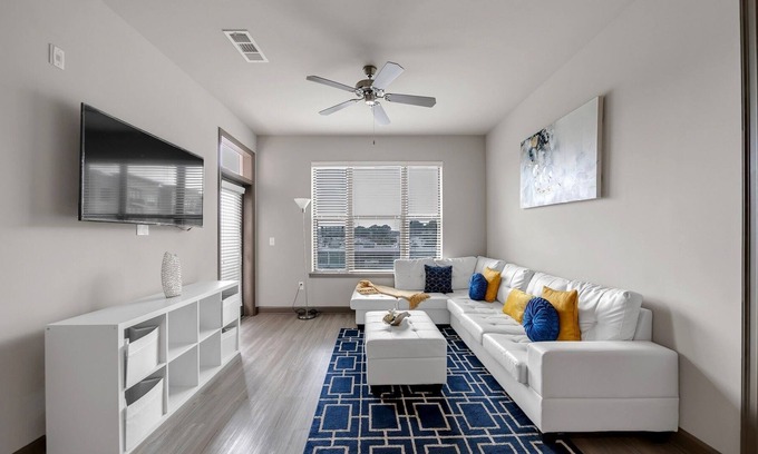 Loring Heights Condominio | Luxurious West Midtown Condo by RedAwning