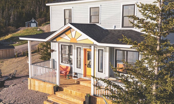 Trinity Casa | Luxuriously charming 2-bedroom home with private beach, wharf & stage