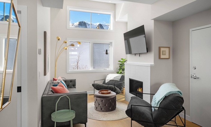 Harvie Heights Casa | Luxuriously Cozy 3-bedroom Townhouse in Harvey Heights - 2 min to Banff Gate