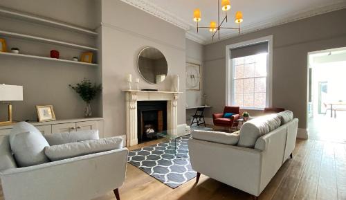 Portobello Casa | Luxuriously large period D2 property of character