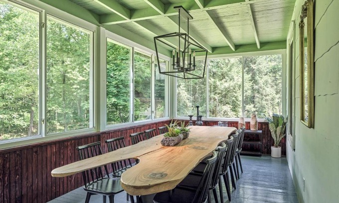 Cresco Casa | Luxuriously Restored Farm Cabin