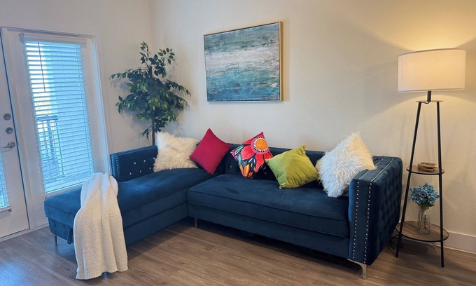 Wetmore Apartamento | Luxury 1-bedroom apartment close to La Cantera/RIM with fitness center, WiFi