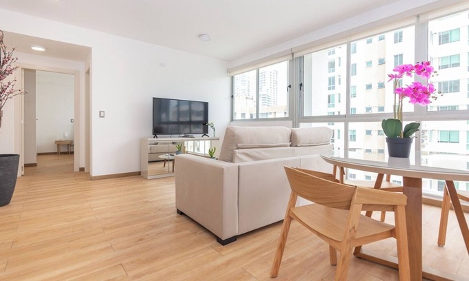 Marbella Condominio | Luxury 1 bedroom apt with free parking