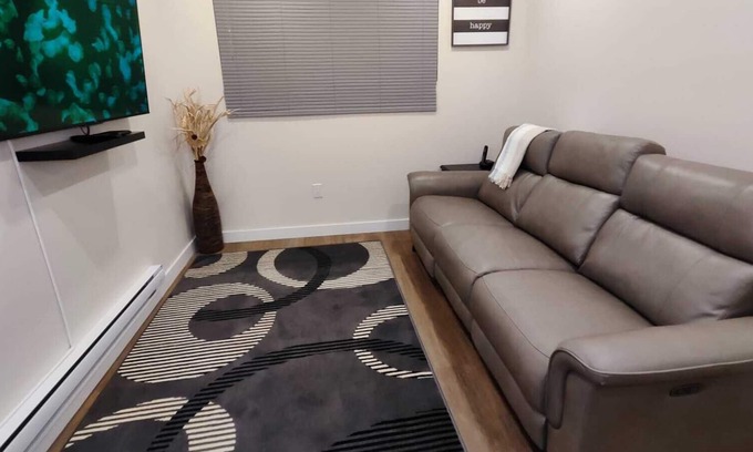 Winnipeg Casa | Luxury 1 Bedroom Basement Suite