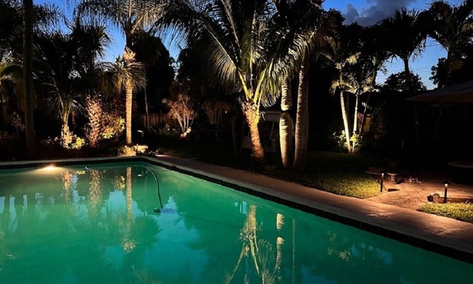 Leisureville Cabaña | Luxury 1 Bedroom Cottage with Resort Style Heated Pool In Tropical Paradise!
