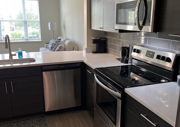 Crabtree Apartamento | Luxury 1 BR Apartment w/patio in central location near Raleigh’s hot spots!
