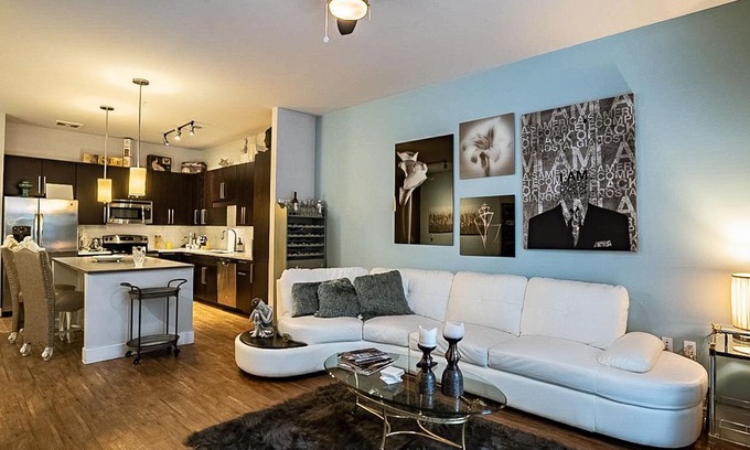 Thunderbird Industrial Airpark Apartamento | Luxury 1000+ Square-Foot Condo in North Scottsdale (Unit 1040)