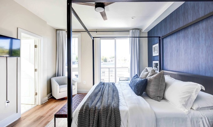 Park View Casa | Luxury 12-BR DC Mansion+Rooftop Patio | Sleeps 28