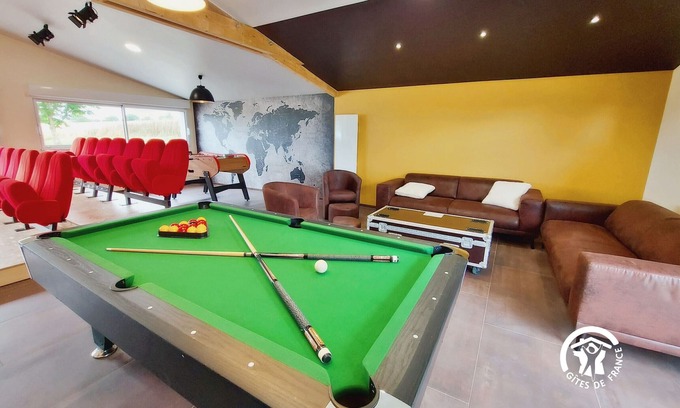 Saulges Cabaña | Gran casa con spa, cine, billar y juegos para 12 personas en el campo de Saulges