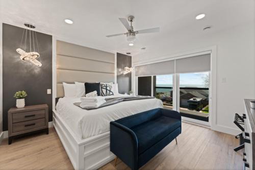 Leamington Casa | Luxury 171-3 Condos with Magnificent Lakeview