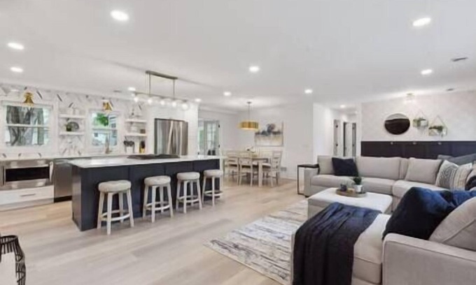 Minnetonka Casa | Luxury 1800sq.ft Home - Sleeps 8
