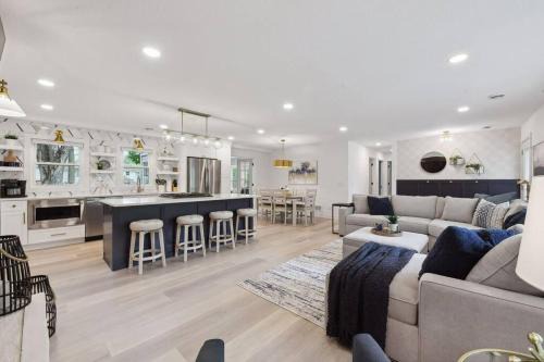 Minnetonka Casa | Luxury 1800sq.ft Home - Sleeps 8