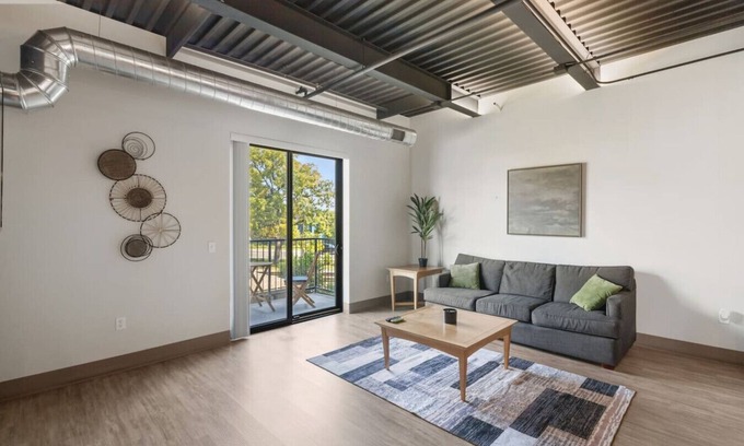 Stuart Apartamento | Luxury 1br Condo Downtown with Balcony - 201