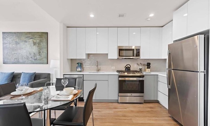 White Plains Apartamento | Luxury 1BR in Downtown | Full Kitchen | W&D