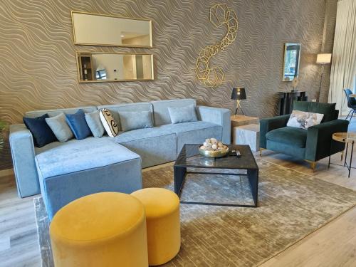 Madinat Zayed Apartamento | Luxury 2 BD, A Midtown Quintessential Community