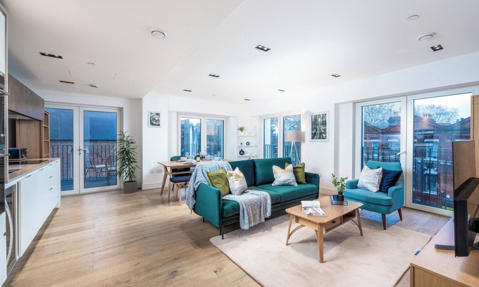 Vauxhall Apartamento | Luxury 2 BD with Gym Pool Sauna next US embassy and 8 min to London Eye Big Ben