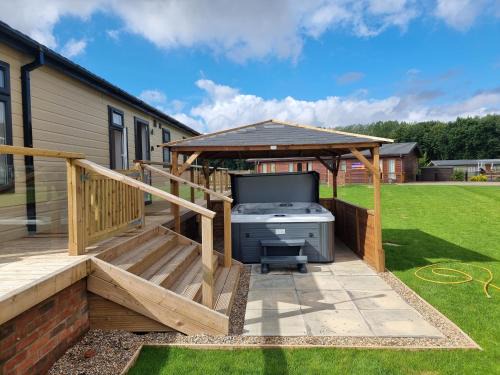 Arnold Casa | Luxury 2-Bed Lodge in Routh HotTub & Pet Friendly