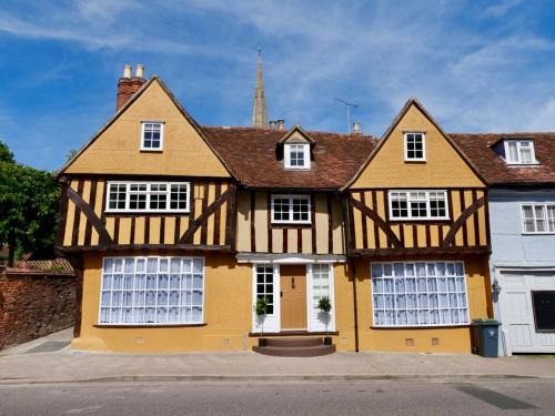 Saffron Walden Casa | Luxury 2 Bed Manor House Hot Tub Cinema Room SkyTV