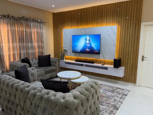 Ibadan Apartamento | Luxury 2-bed w 24h light in Kolapo Ishola GRA