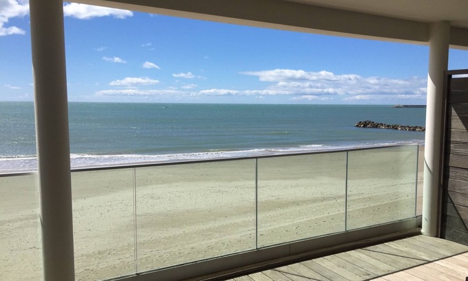 Palavas-les-Flots Apartamento | Apartamento de pie 2 habitaciones 1ª línea de playa 80 m2 + 30 m2 terraza
