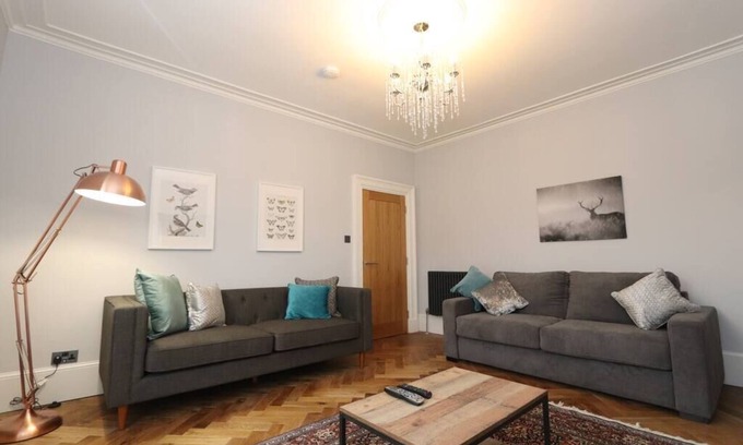 Dollar Apartamento | Luxury 2 bedroom 2 bathroom Duplex sleeping up to six