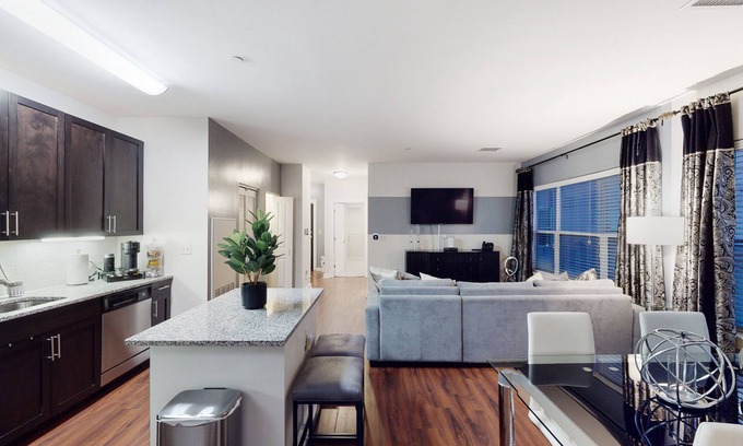 Malden Apartamento | Luxury 2 bedroom - 2 bath w/ garage parking & near train to Boston