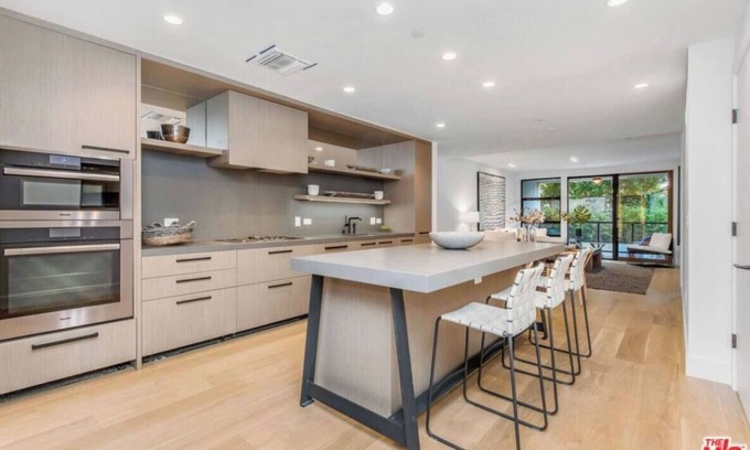 Westwood Condominio | Luxury 2-Bedroom, 2-Bathroom Condo on the Wilshire Corridor