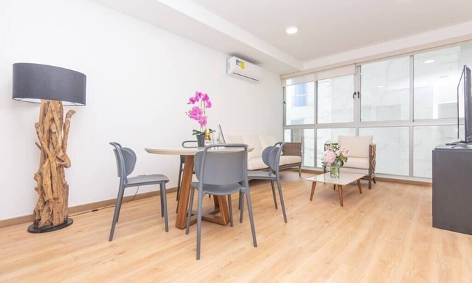 Marbella Condominio | Luxury 2 bedroom apt free parking