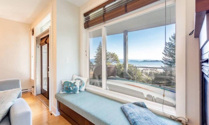 Regional District of Nanaimo Condominio | Luxury 2 bedroom condo next to Rathtrevor Park, amazing ocean views.