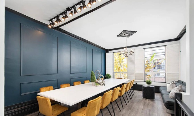 King West Village Casa | Luxury 2 Bedroom Condo W/ Parking, Budweiser arena
