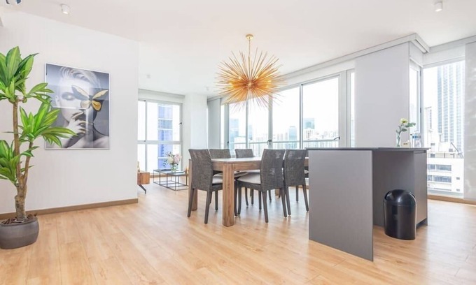 Marbella Condominio | Luxury 2 BR apt free parking and balcony