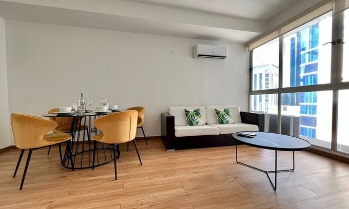 Marbella Apartamento | Luxury 2 BR apt with free parking