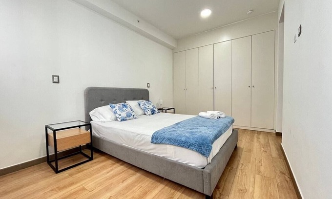 Marbella Apartamento | Luxury 2 BR apt with free parking