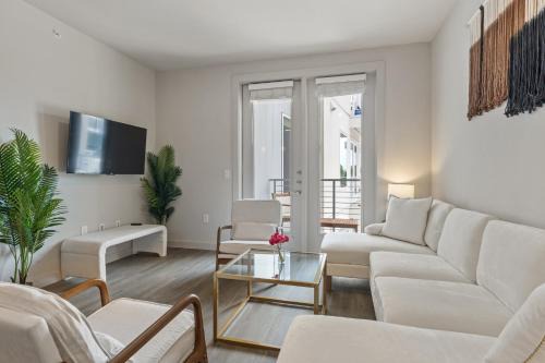 Windsor Park Apartamento | Luxury 2-BR with Juliet Balcony